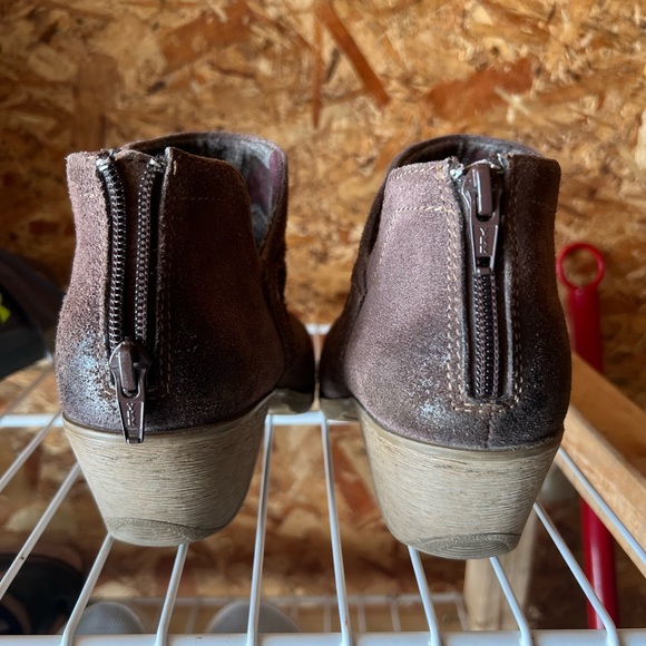 Earth Origins Heeled Booties - Picture 2 of 4